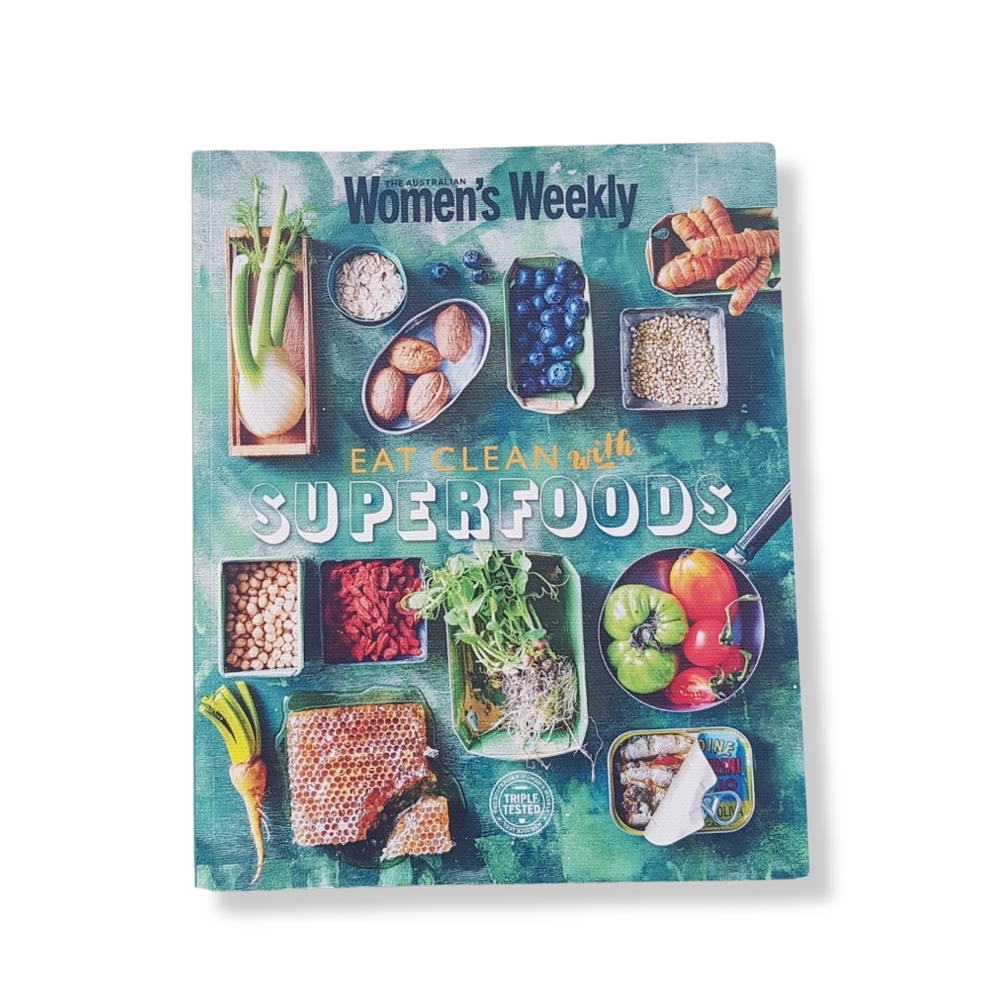 WOMEN'S WEEKLY Eat Clean With Superfoods CookBook
